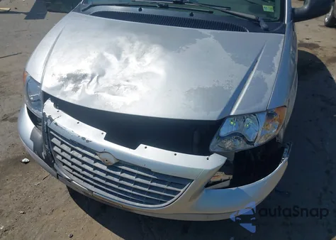 2002 Chrysler Voyager z USA, uszkodzony, nr VIN 1C4GJ25392B567079